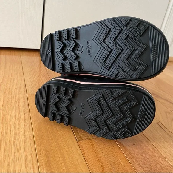 Like New 🆕 Cat Jack Snow Boots ❄️. black/star. Little kids (toddler) size 7. - Picture 4 of 5
